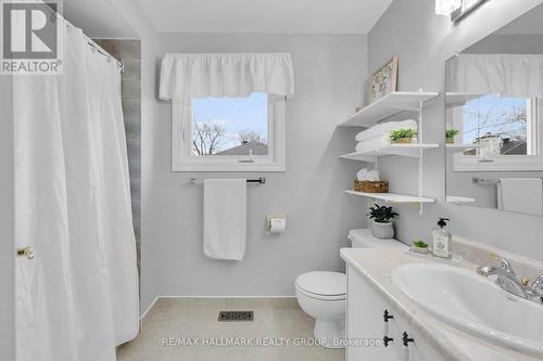 2nd Floor Family Bath - 5 Ellisson Way, Ottawa, ON - Indoor Photo Showing Bathroom