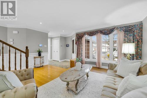 5 Ellisson Way, Ottawa, ON - Indoor Photo Showing Living Room
