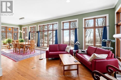 53 Scrivens Street, Ottawa, ON - Indoor Photo Showing Living Room