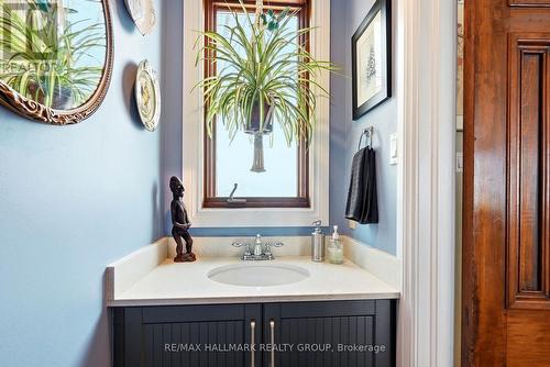 53 Scrivens Street, Ottawa, ON - Indoor Photo Showing Bathroom