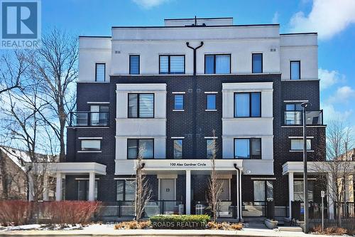 10 - 100 ALEX GARDNER CIRCLE  Aurora, ON L4G 3G5