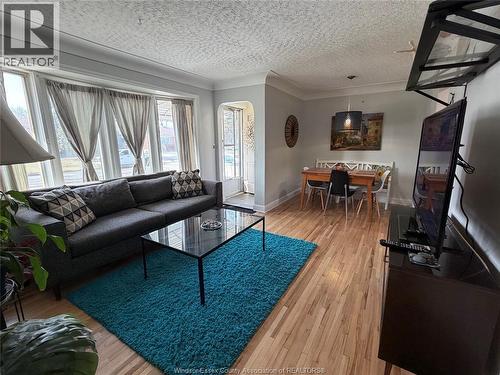 858 Laporte, Windsor, ON - Indoor Photo Showing Living Room