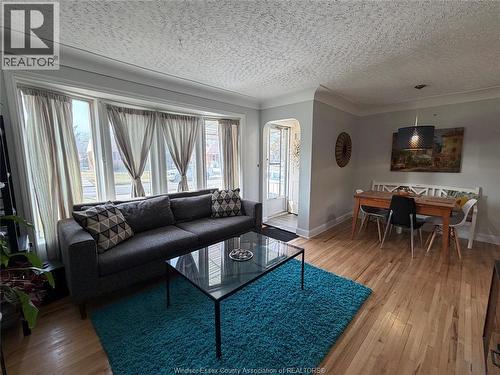 858 Laporte, Windsor, ON - Indoor Photo Showing Living Room