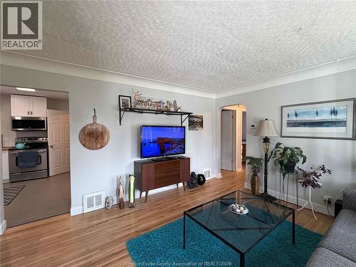 858 Laporte, Windsor, ON - Indoor Photo Showing Living Room
