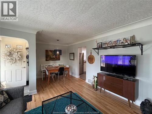 858 Laporte, Windsor, ON - Indoor Photo Showing Living Room