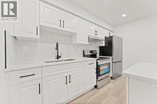 702 Pierre, Windsor, ON - Indoor Photo Showing Kitchen