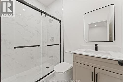 702 Pierre, Windsor, ON - Indoor Photo Showing Bathroom