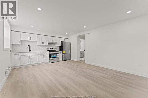 702 Pierre, Windsor, ON - Indoor Photo Showing Kitchen