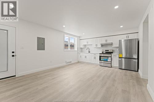 702 Pierre, Windsor, ON - Indoor Photo Showing Kitchen