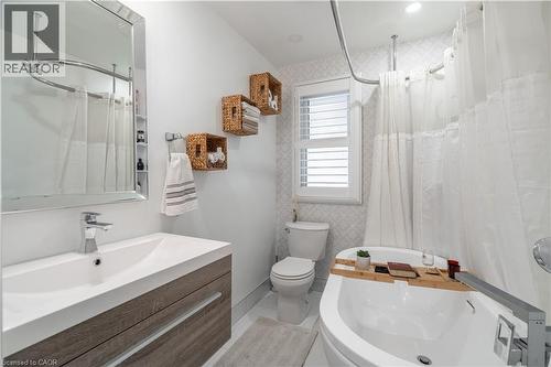 53 Third Road E, Hamilton, ON - Indoor Photo Showing Bathroom