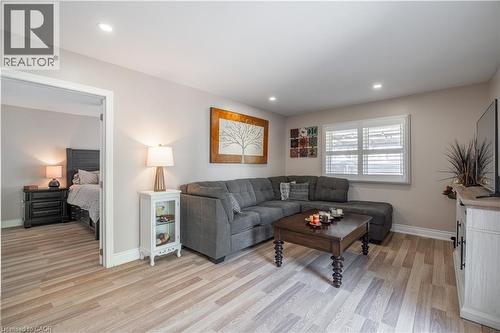 53 Third Road E, Hamilton, ON - Indoor Photo Showing Living Room