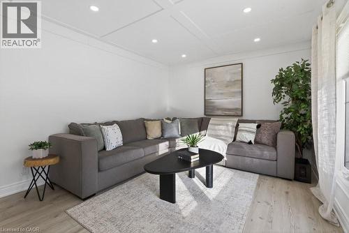 258 Sanatorium Road, Hamilton, ON - Indoor Photo Showing Living Room