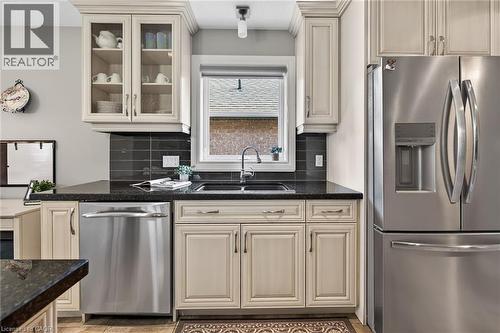 117 Willowdale Crescent, Port Dover, ON - Indoor Photo Showing Kitchen With Double Sink With Upgraded Kitchen