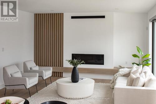 102 Silver Maple Circle, Thames Centre, ON - Indoor Photo Showing Living Room