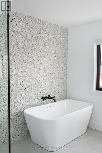 102 Silver Maple Circle, Thames Centre, ON - Indoor Photo Showing Bathroom