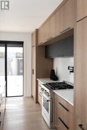 102 Silver Maple Circle, Thames Centre, ON - Indoor Photo Showing Kitchen With Upgraded Kitchen