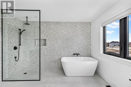 4368 Green Bend Road, London South (South V), ON - Indoor Photo Showing Bathroom