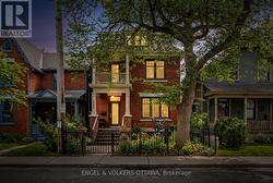 105 STANLEY AVENUE  Ottawa, ON K1M 1N8