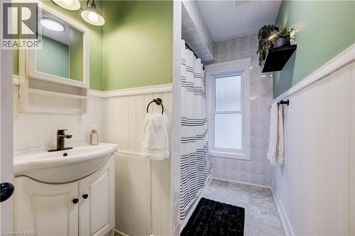 25 John Street, Cambridge, ON - Indoor Photo Showing Bathroom