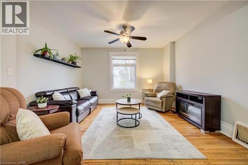 25 John Street, Cambridge, ON - Indoor Photo Showing Living Room