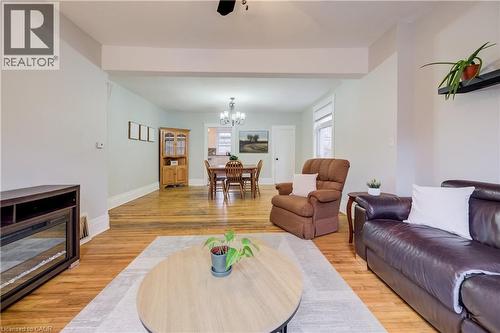 25 John Street, Cambridge, ON - Indoor Photo Showing Living Room