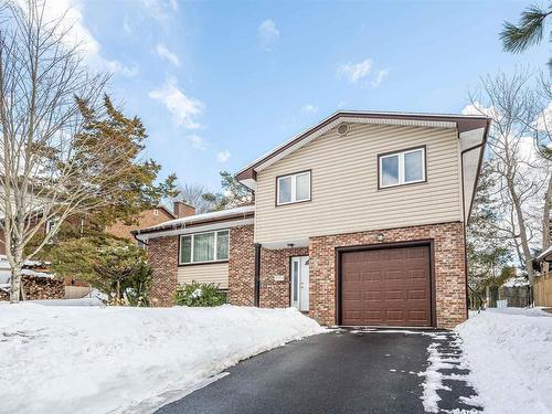 35 Somerset Street  Dartmouth, NS B2Y 4C7