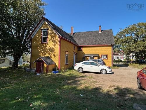 9 Elm Street, Yarmouth, NS 