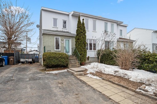 1781 Carré du Bélier  Terrebonne (La Plaine), QC J7M 1B3