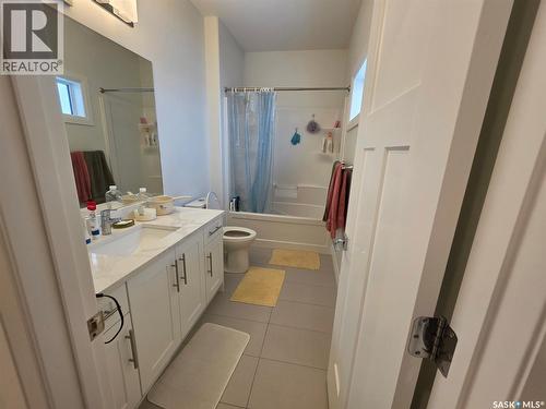 4118 Diefenbaker Drive, Saskatoon, SK - Indoor Photo Showing Bathroom