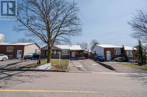 809 MONAGHAN AVENUE  Oshawa, ON L1J 7B6