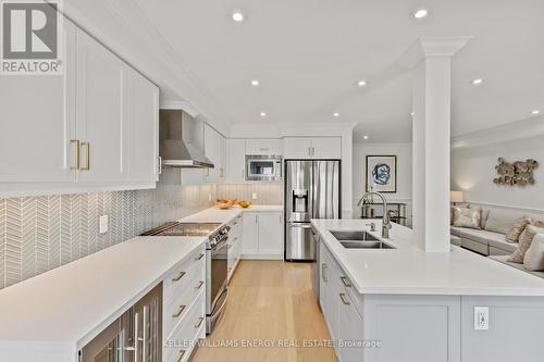 33 Tabaret Crescent, Oshawa (Windfields), ON - Indoor Photo Showing Kitchen With Double Sink With Upgraded Kitchen