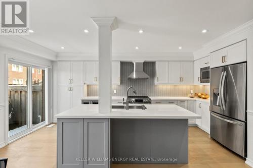 33 Tabaret Crescent, Oshawa (Windfields), ON - Indoor Photo Showing Kitchen With Double Sink With Upgraded Kitchen