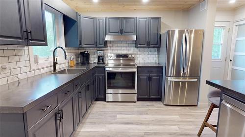 599 10 Highway, Onanole, MB - Indoor Photo Showing Kitchen