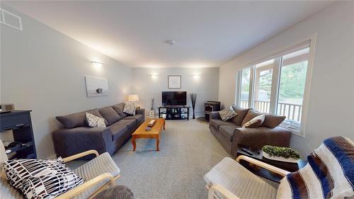 599 10 Highway, Onanole, MB - Indoor Photo Showing Living Room