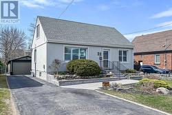 22 MARION PLACE  Hamilton, ON L8G 1R7