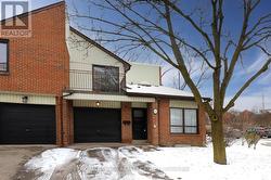 16 - 1021 CEDARGLEN GATE  Mississauga, ON L5C 3A7