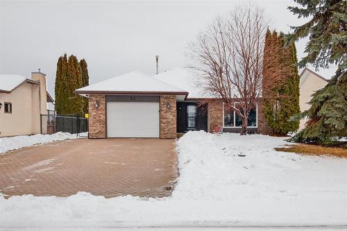 25 South Park Drive  Steinbach, MB R5G 2E9