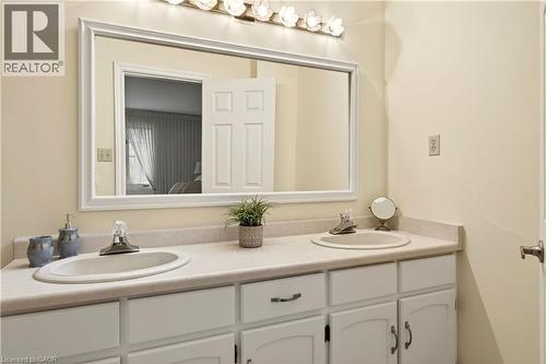 81 Reding Road, Ancaster, ON - Indoor Photo Showing Bathroom