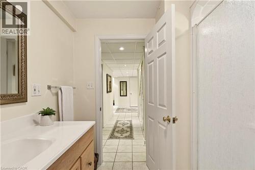 81 Reding Road, Ancaster, ON - Indoor Photo Showing Bathroom