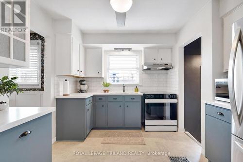 19 Sparta Street, St. Thomas, ON - Indoor Photo Showing Kitchen