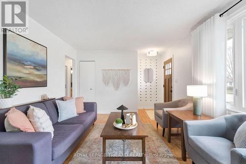 19 Sparta Street, St. Thomas, ON - Indoor Photo Showing Living Room
