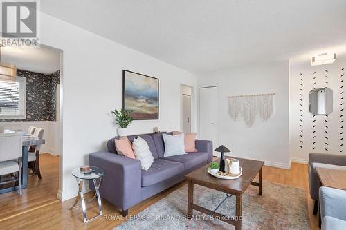 19 Sparta Street, St. Thomas, ON - Indoor Photo Showing Living Room