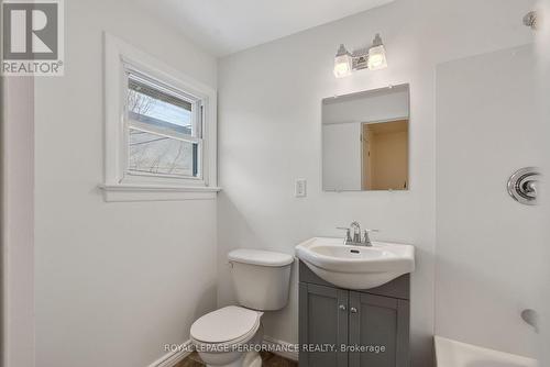 630 Borthwick Avenue, Ottawa, ON - Indoor Photo Showing Bathroom