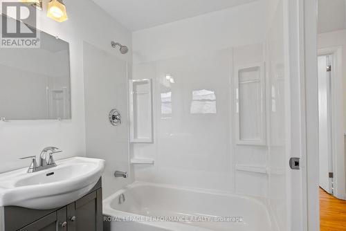 630 Borthwick Avenue, Ottawa, ON - Indoor Photo Showing Bathroom