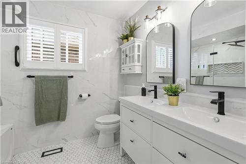 48 Chester Crescent, Georgetown, ON - Indoor Photo Showing Bathroom