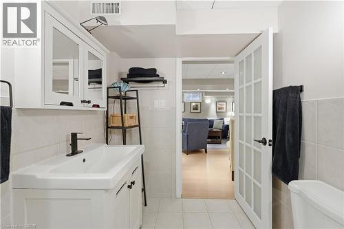 48 Chester Crescent, Georgetown, ON - Indoor Photo Showing Bathroom