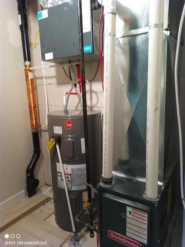 647 Toronto Street, Winnipeg, MB - Indoor Photo Showing Basement