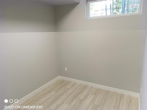 647 Toronto Street, Winnipeg, MB - Indoor Photo Showing Other Room