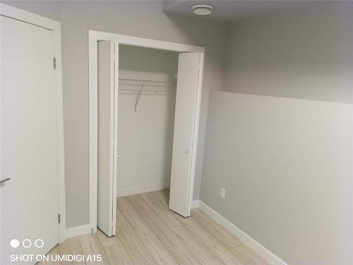 647 Toronto Street, Winnipeg, MB - Indoor Photo Showing Other Room