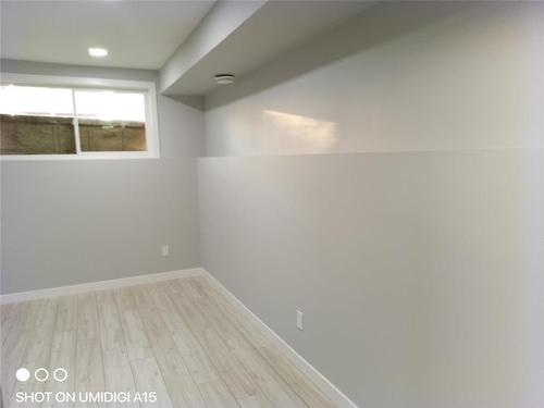 647 Toronto Street, Winnipeg, MB - Indoor Photo Showing Other Room